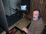 Jger Waldemar schiet seine Waffe ein