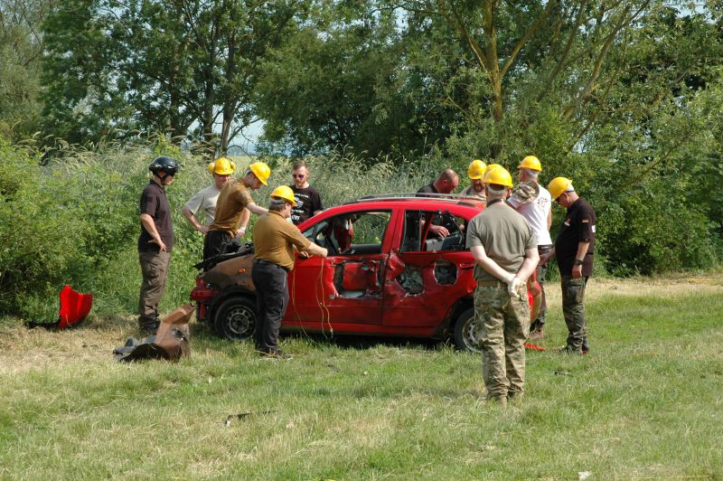 begutachtung-der-schaeden-an-einem-kfz