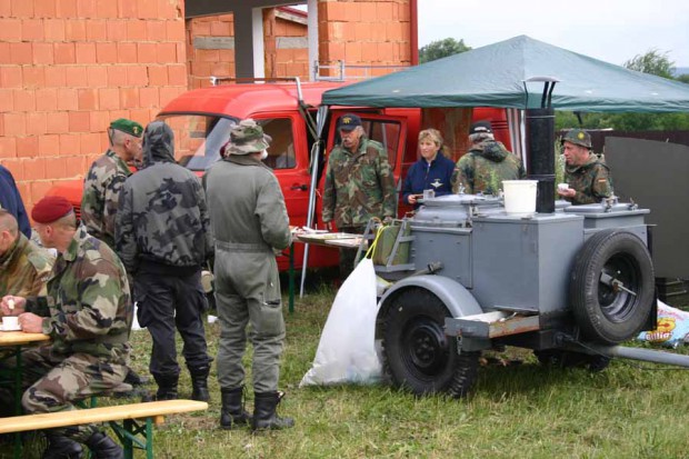 unsere-emfv-feldkueche-im-einsatz