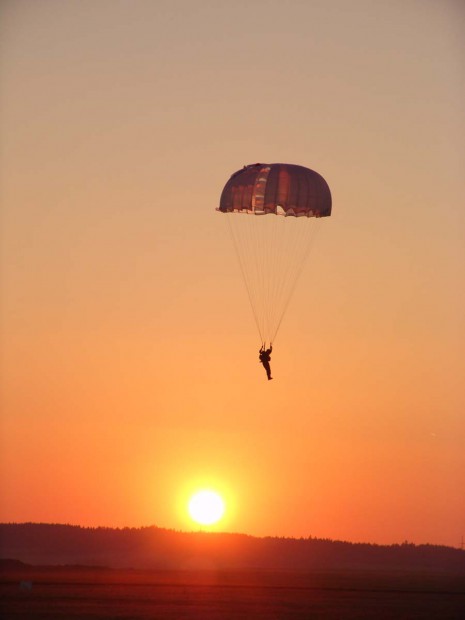 sunset-jump-im-sommer