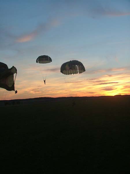 sunset-jump-im-sommer