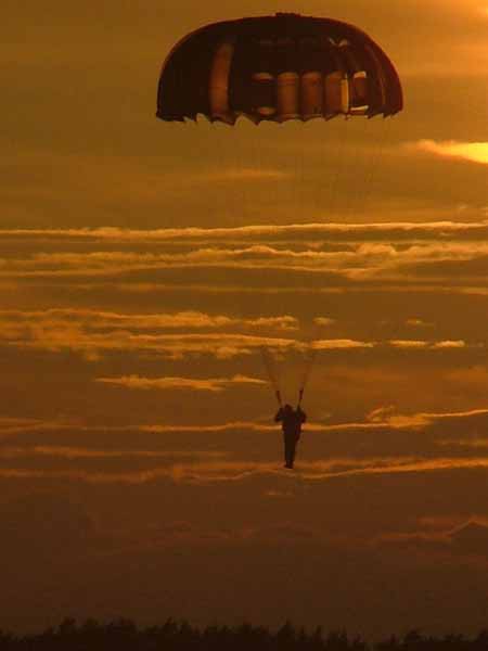 sunset-jump-im-sommer