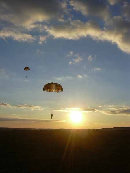 sunset-jump-im-sommer