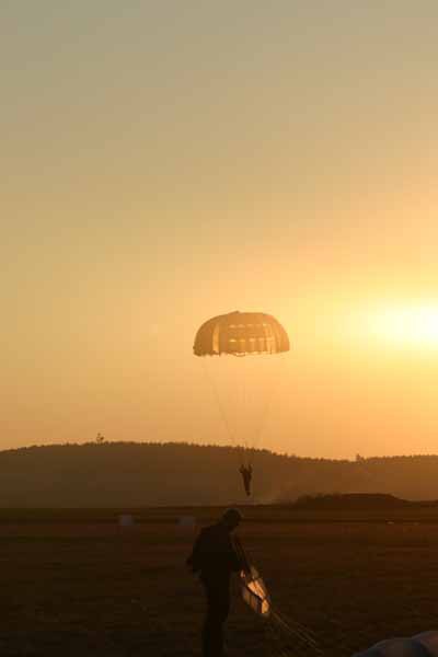 sunset-jump-im-sommer