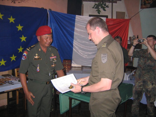 verleihung-der-royal-cambodian-wings