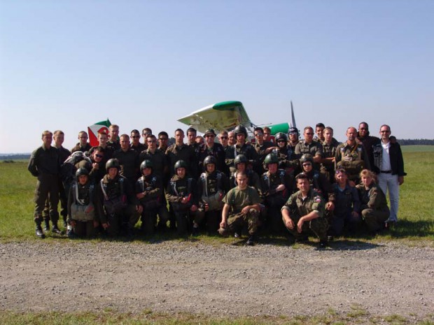 gruppenbild-des-milrg-in-erpuzice