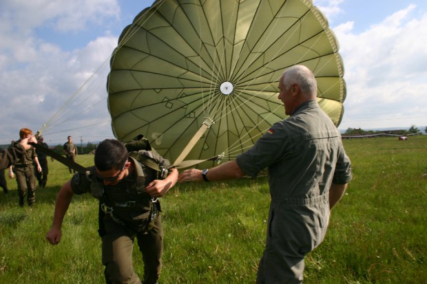 aufblasen-des-fallschirms-mc-1-c