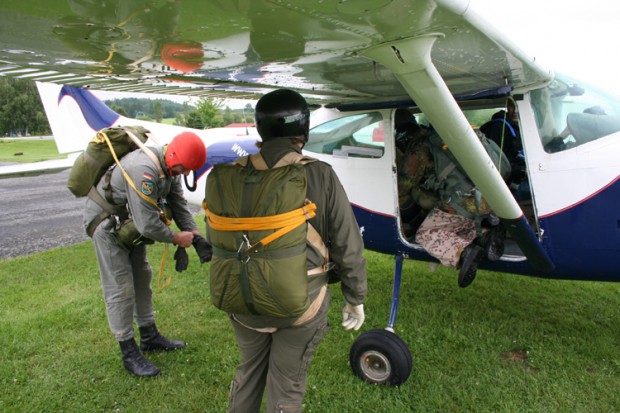 absetzmaschine-cessna-182