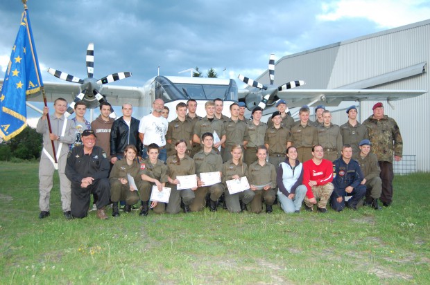 gruppenbild-nach-der-abzeichenverleihung