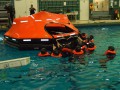 Beziehen der Rettungsinsel