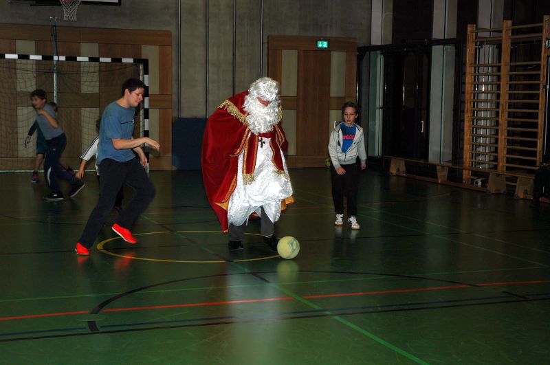 der-nikolaus-kickt-bei-den