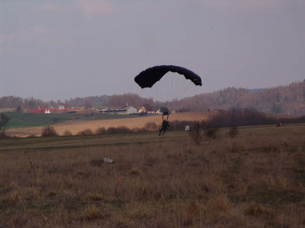 landung-mit-einem-militaerischen