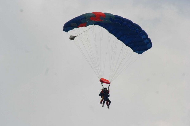 der-tandem-schwebt-ein