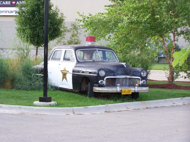 ein-alter-sheriffwagen