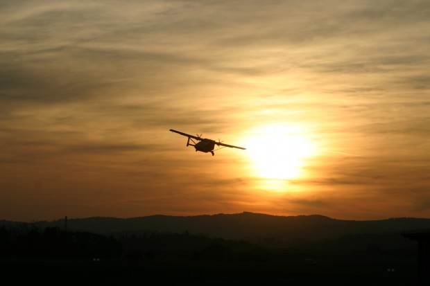abflug-in-die-abenddaemmerung