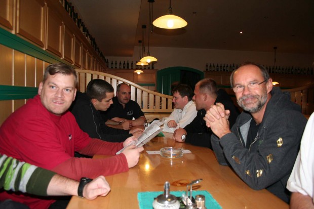 am-abend-beim-heurigen