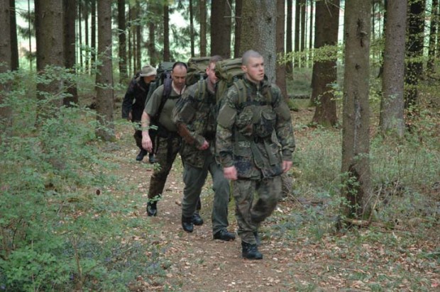 marsch-durch-den-wald