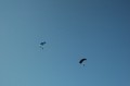 Drei Fallschirme am Himmel