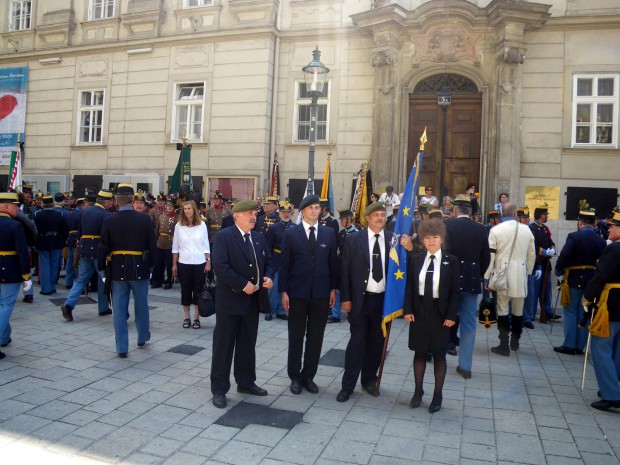 unsere-fahnenabordnung-am-15072011