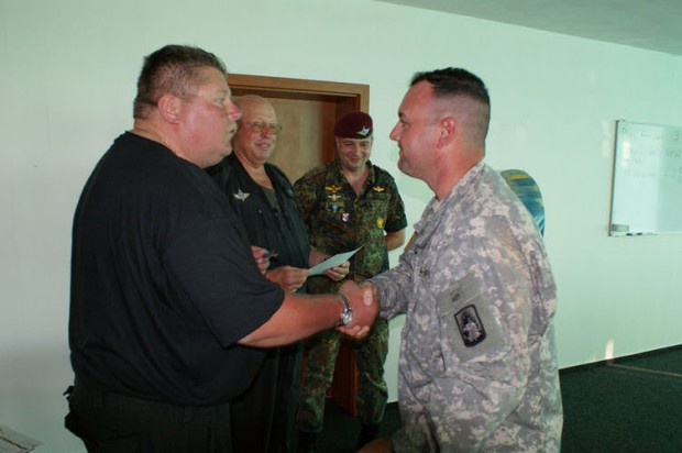 die-kommando-wings-fuer-1sg-smith