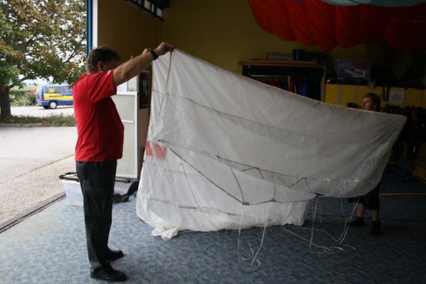 packen-des-reservefallschirms