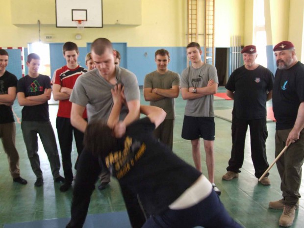 was-tun-bei-einer-messerattacke