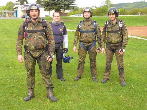 sprunggruppe-mit-absetzer-martin