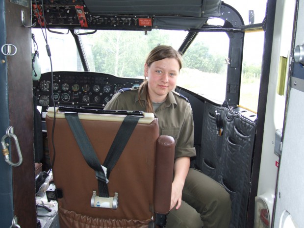 michelle-auf-dem-pilotensitz