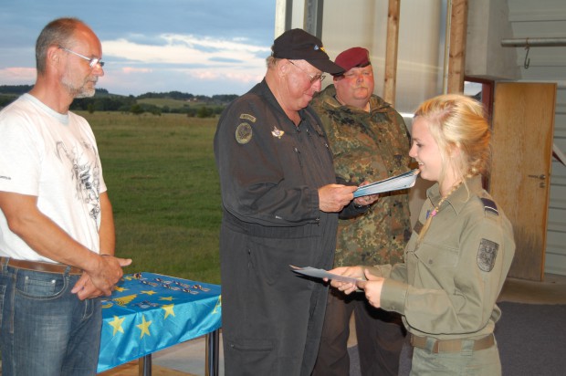 katharina-mit-dem-emfv-sprungabzeichen