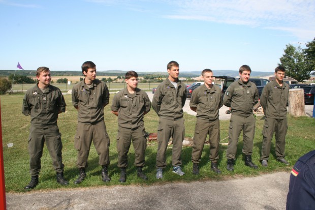 das-emfv-sprungabzeichen-an-der-uniform