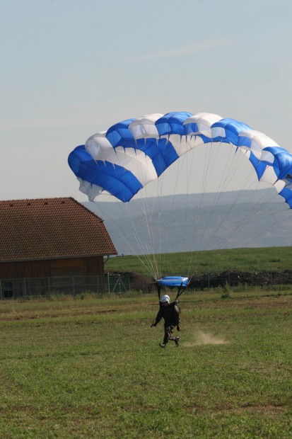 landing-dancer