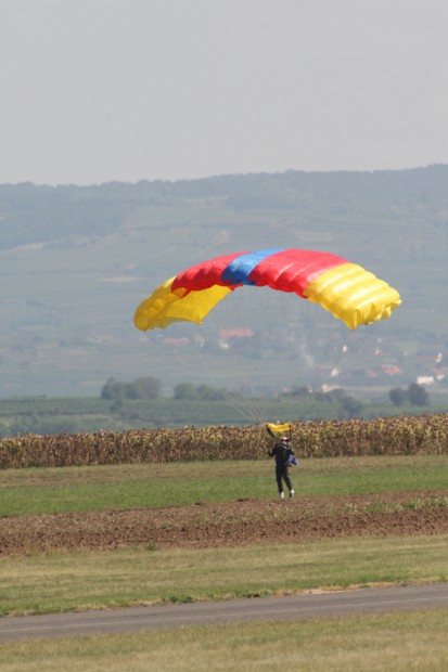 landing-dancer