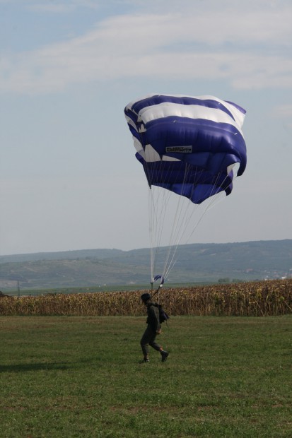 landing-dancer