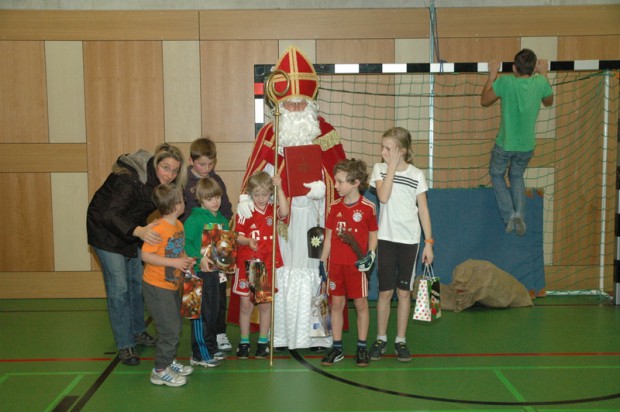 gruppenbild-mit-dem-emfv-nikolaus