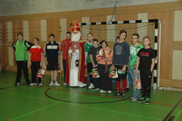 gruppenbild-mit-dem-emfv-nikolaus