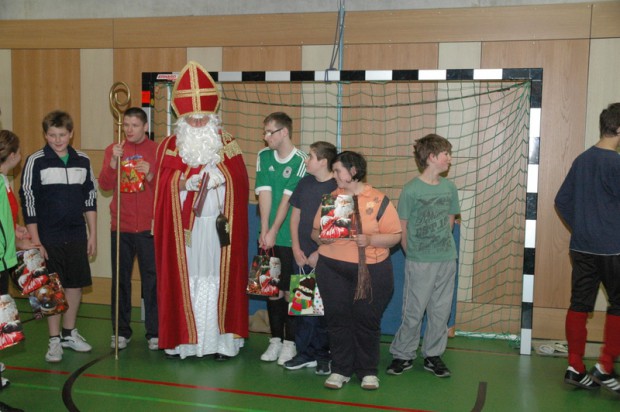 gruppenbild-mit-dem-emfv-nikolaus