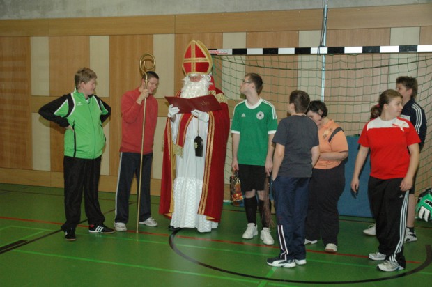 gruppenbild-mit-dem-emfv-nikolaus
