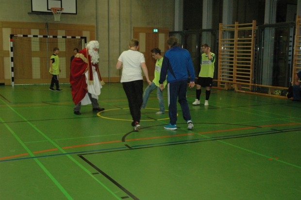 der-nikolaus-spielt-mit