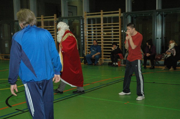 der-nikolaus-spielt-mit