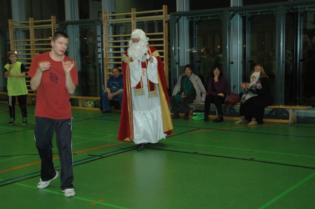 der-nikolaus-spielt-mit