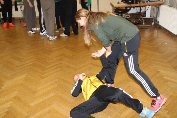 der-angreifer-ist-bezwungen