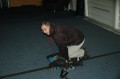 Martin beim Fallschirmpacken
