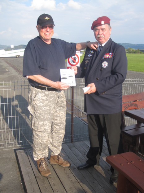 ein-buchgeschenk-von-colonel-gajdos