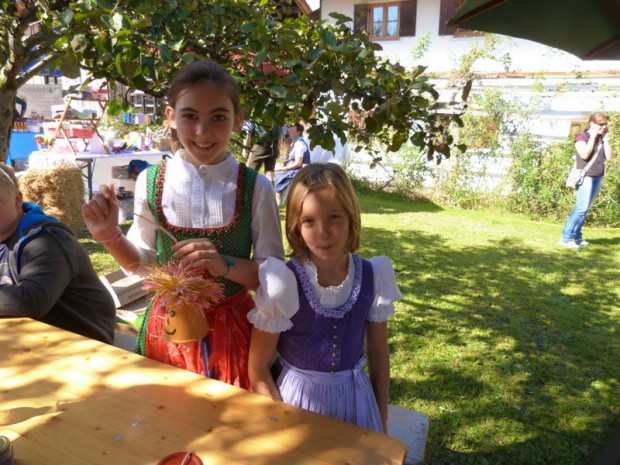 zwei-huebsche-madln