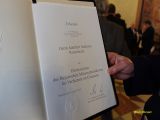 Verleihungsurkunde zum Ehrenzeichen