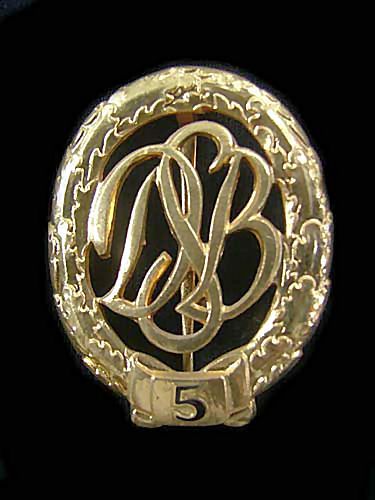 deutsches-sportabzeichen-in-gold-mit-zahl-5