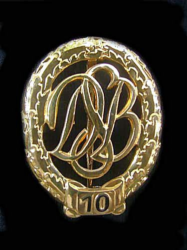 deutsches-sportabzeichen-in-gold-mit-zahl-10