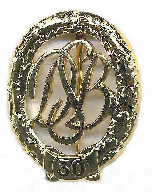 deutsches-sportabzeichen-in-gold-mit-zahl-30