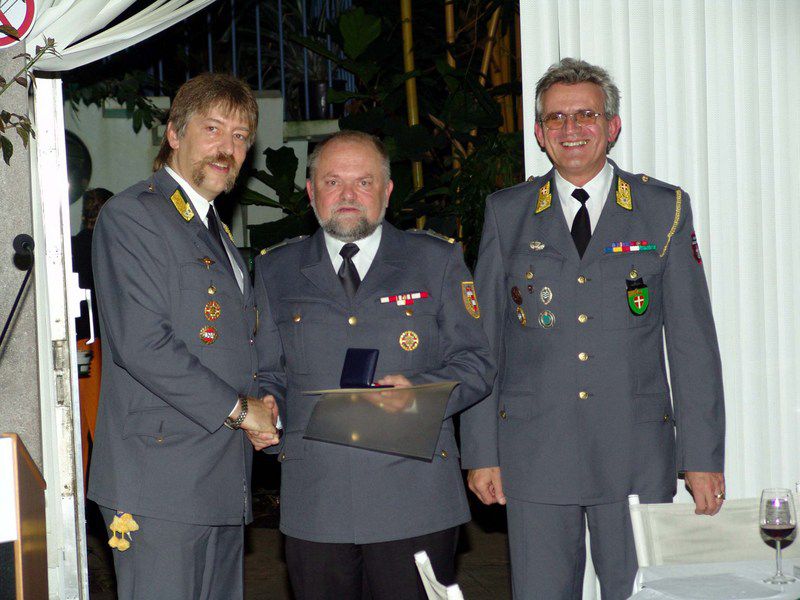 ordenverleihung-an-den-abnoe-vorsitzenden