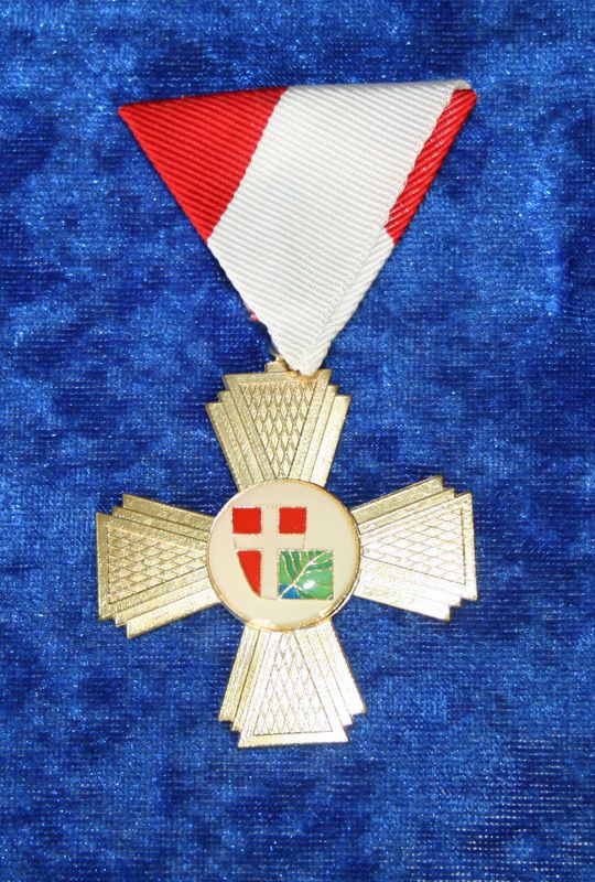 das-goldene-verdienstabzeichen